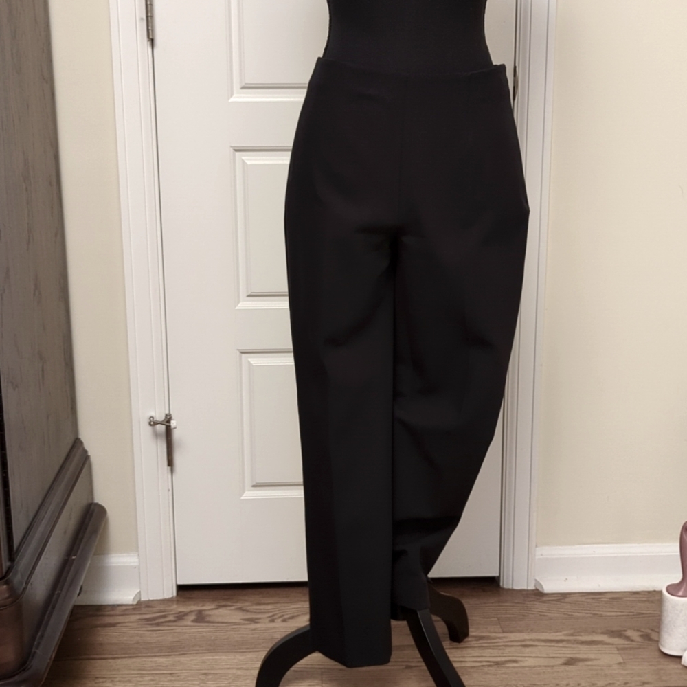 EUC St. John Collection, Emma, block cropped trousers Size 2